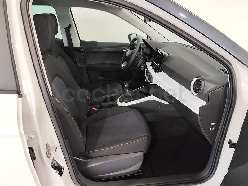 Usado Seat Arona Style 115 CV (84 kW) 2025 Blanco SUV