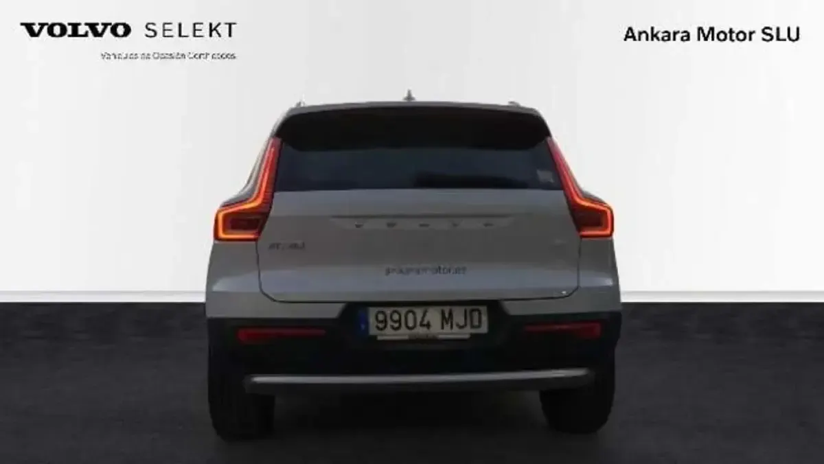 Usado Volvo XC40 Core 203 CV (149 kW) 2023 Blanco SUV