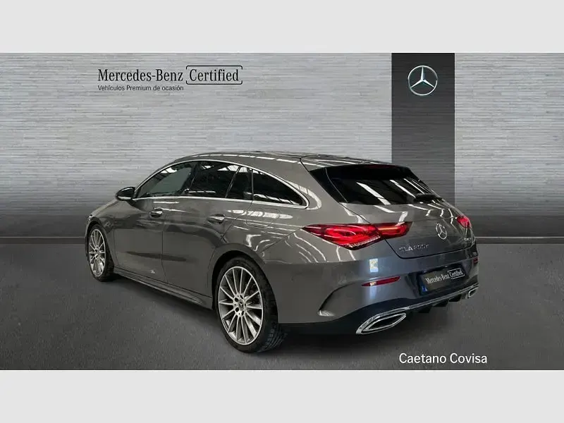 Usado Mercedes CLA200 Shooting Brake 150 CV (110 kW) 2021 Gris / plata Familiar