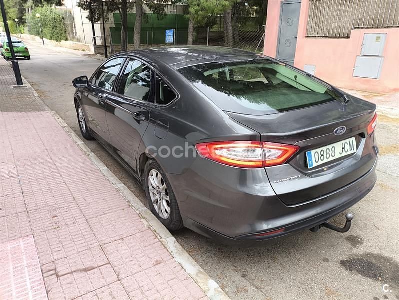 Usado Ford Mondeo Trend 150 CV (110 kW) 2015 Gris / plata Berlina