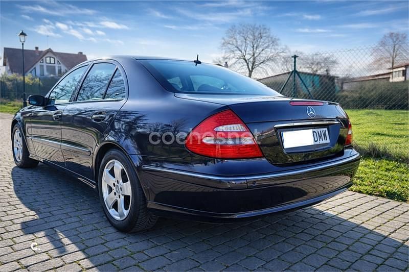 Usado Mercedes E320 Avantgarde 204 CV (150 kW) 2005 Azul Berlina