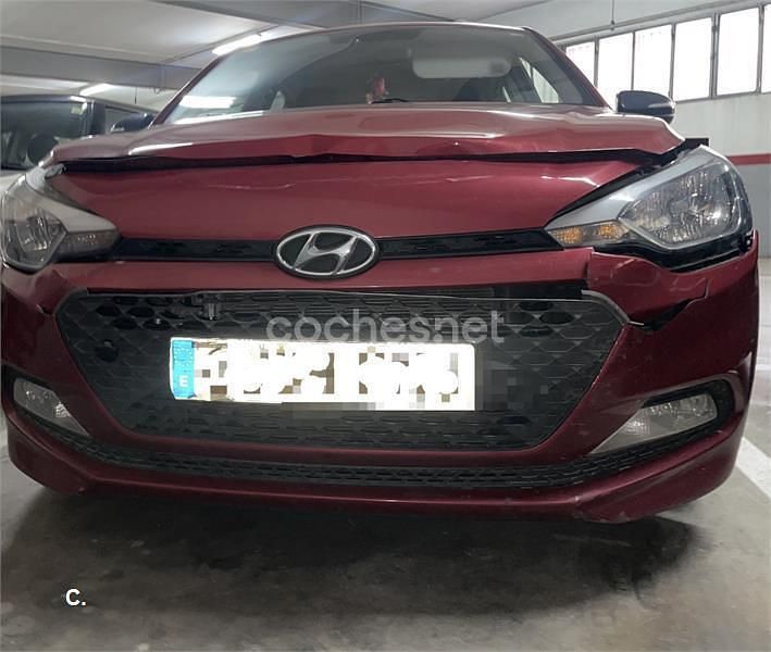 Usado Hyundai i20 84 HP (61 kW) 2018 Vermelho Sedan