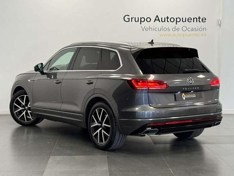 Usado VW Touareg Elegance 286 CV (210 kW) 2022 Gris SUV