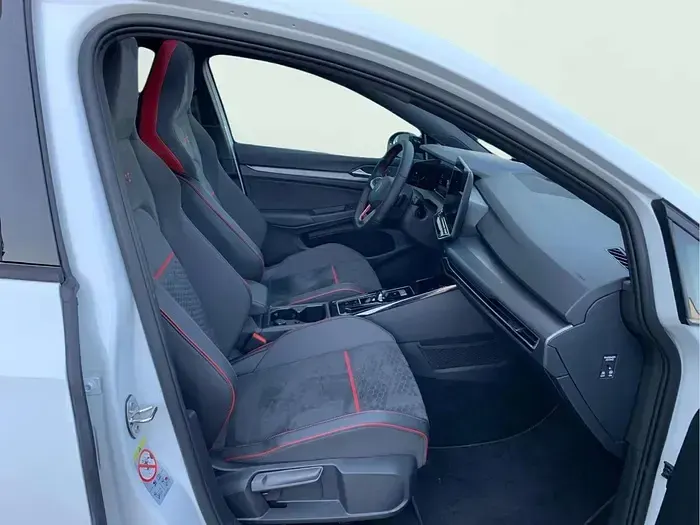 Usado VW Golf VIII GTI Clubsport 300 CV (220 kW) 2025 Blanco Berlina
