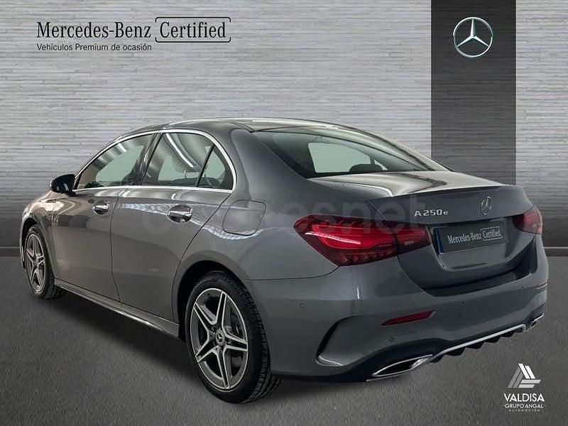 Usado Mercedes A250 AMG line 218 CV (160 kW) 2024 Gris montaña Berlina
