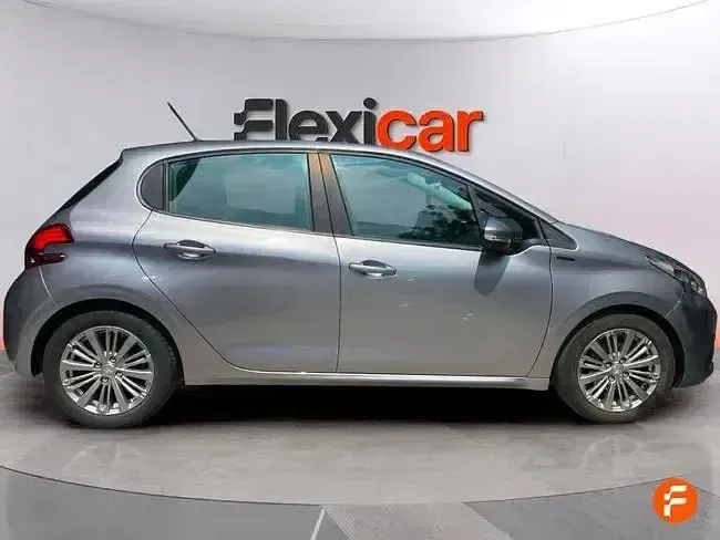 Usado Peugeot 208 Active 82 CV (60 kW) 2019 Gris / plata Utilitario