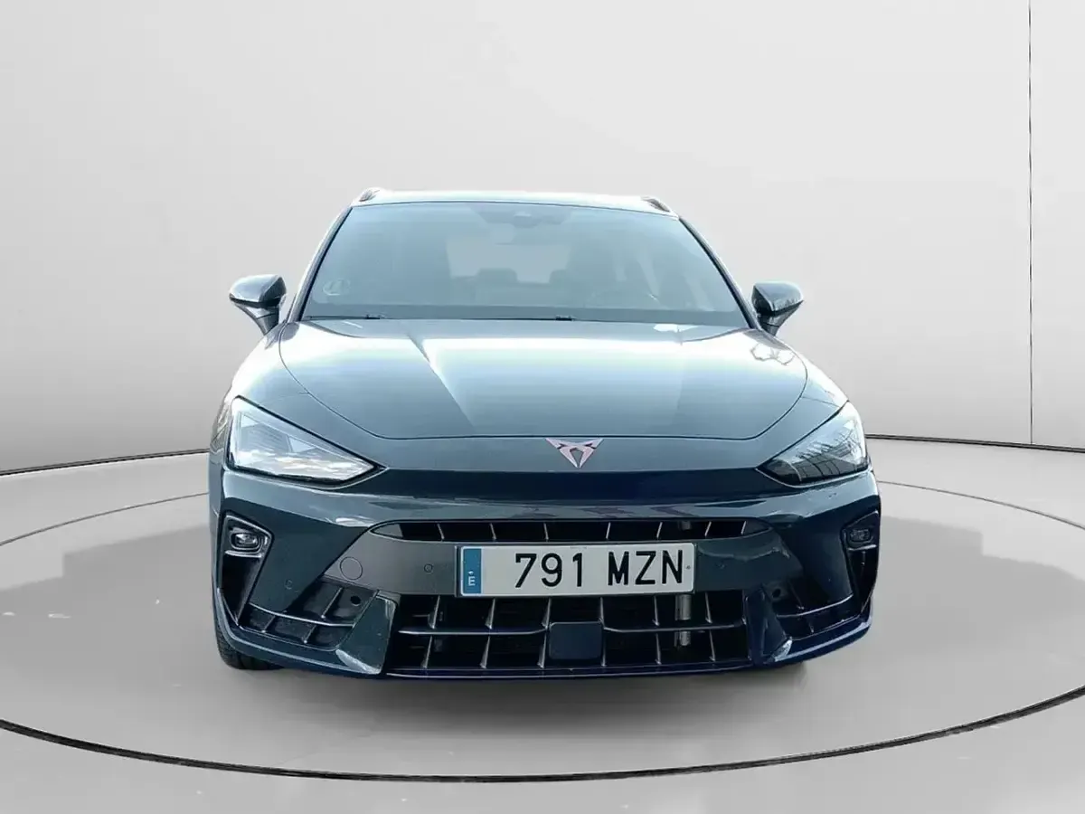 Usado Cupra Leon 150 CV (110 kW) 2025 Azul Berlina