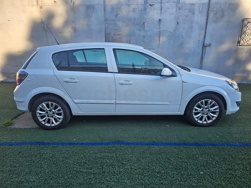 Usado Opel Astra Enjoy 110 CV (80 kW) 2009 Blanco Berlina