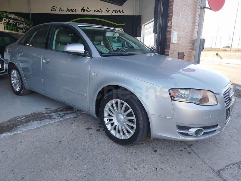 Usado Audi A4 Ambiente 130 CV (95 kW) 2005 Gris / plata Berlina