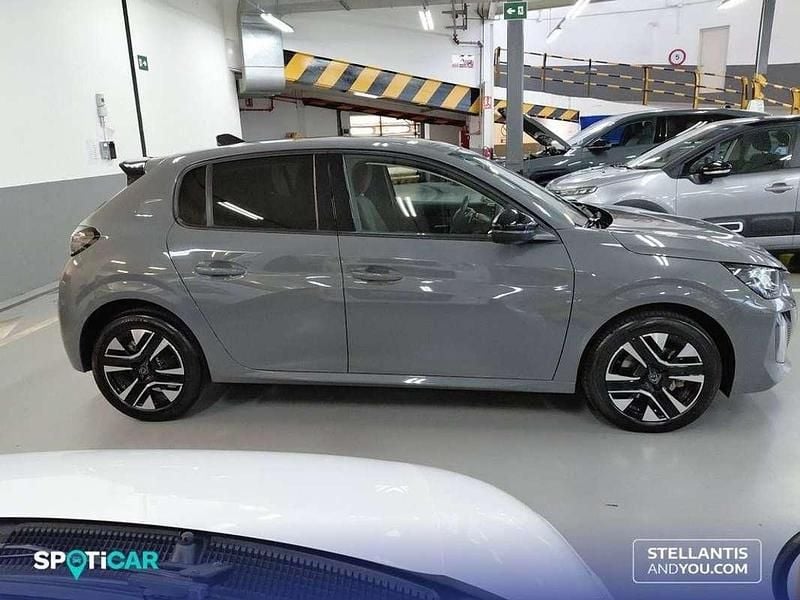 Usado Peugeot 208 Allure 101 CV (74 kW) 2025 Gris Utilitario