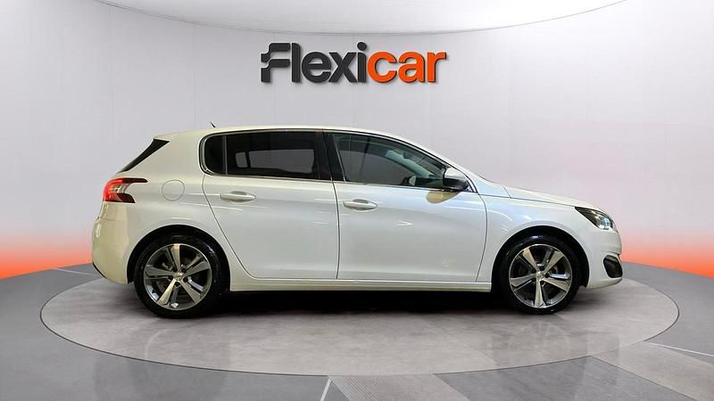 Usado Peugeot 308 GT-line 131 CV (96 kW) 2017 Blanco Utilitario