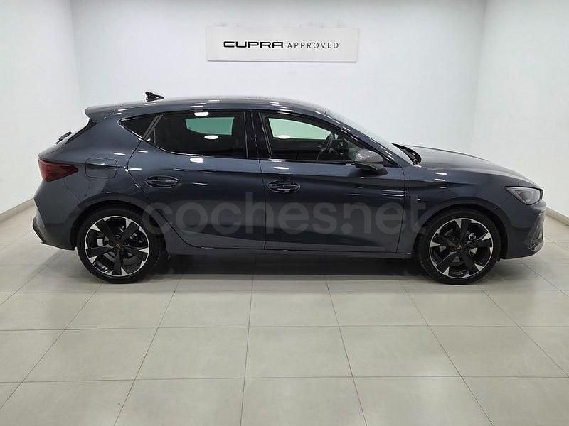 Usado Cupra Leon 150 CV (110 kW) 2025 Gris / plata Berlina