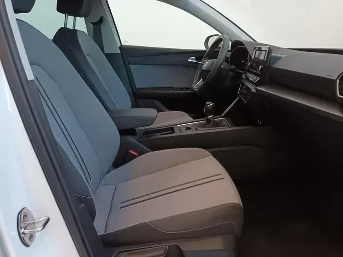 Usado Seat Leon FR 116 CV (85 kW) 2025 Gris