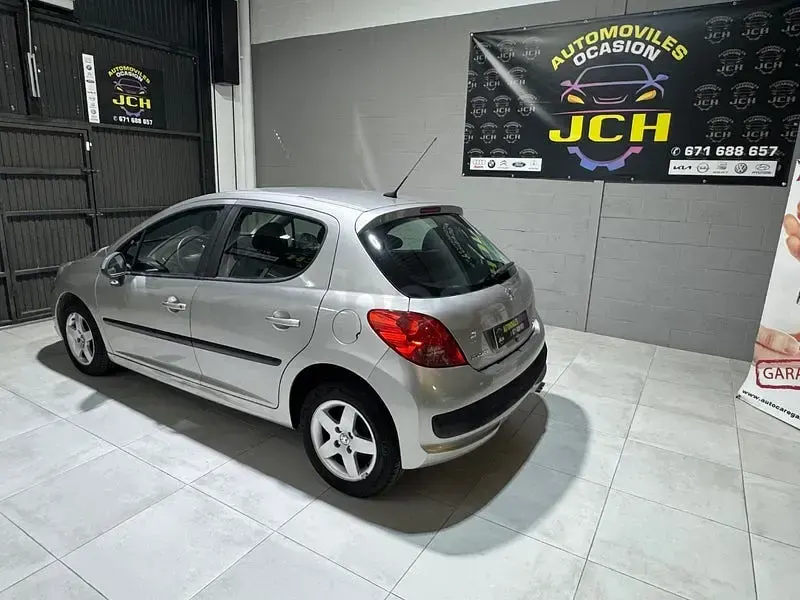 Usado Peugeot 207 75 CV (55 kW) 2008 Beige Berlina