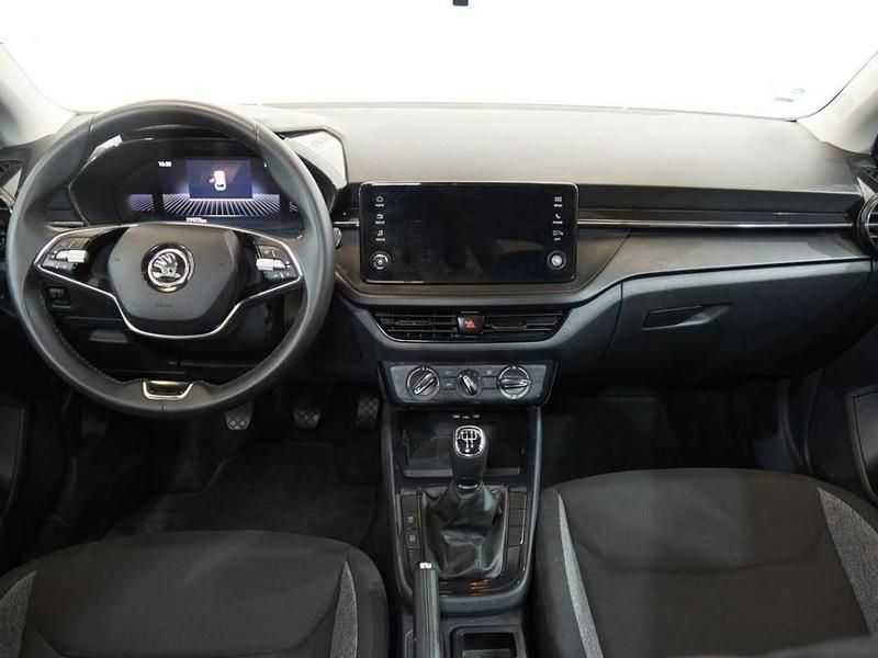 Usado Skoda Fabia Essence 80 CV (58 kW) 2024 Gris Utilitario