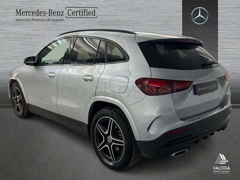 Usado Mercedes GLA200 AMG line 150 CV (110 kW) 2025 Plata hightech SUV