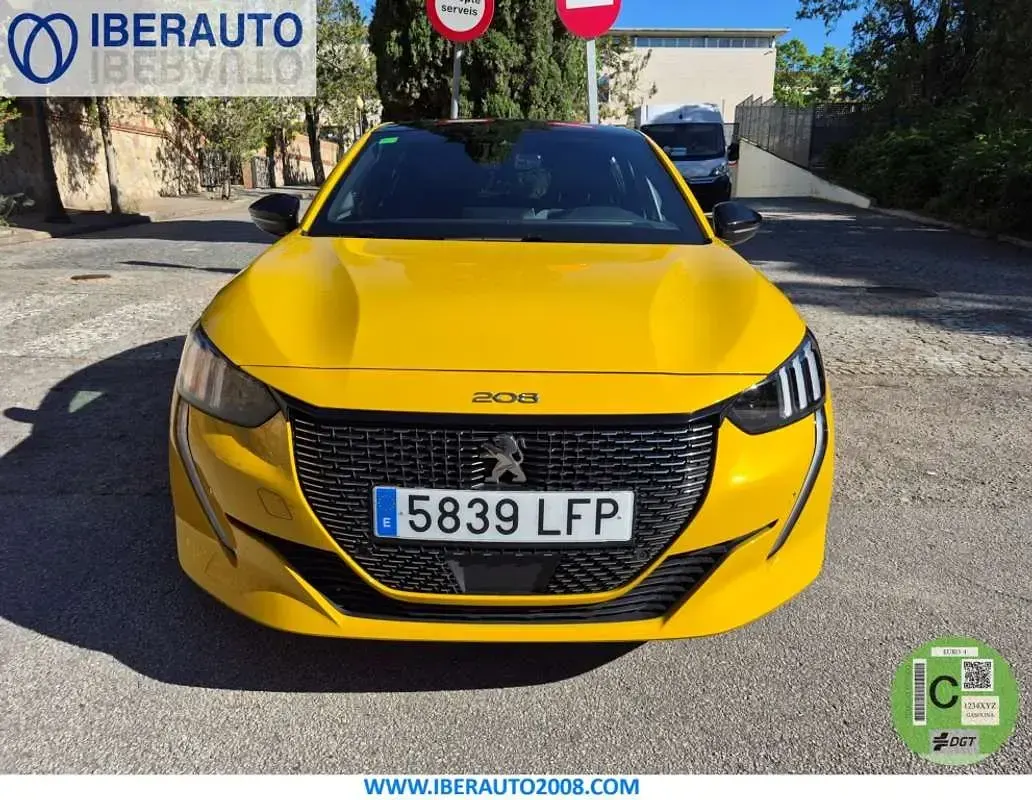 Usado Peugeot 208 GT-line 102 CV (75 kW) 2020 Amarillo Utilitario