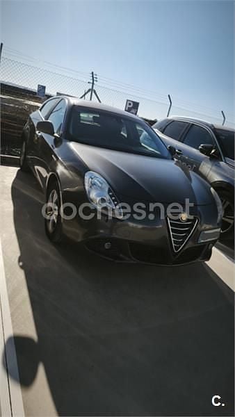 Gris / plata Usado 2012 Alfa Romeo Giulietta Distinctive Utilitario | 3000 € (Super precio) - Imagen 1/4