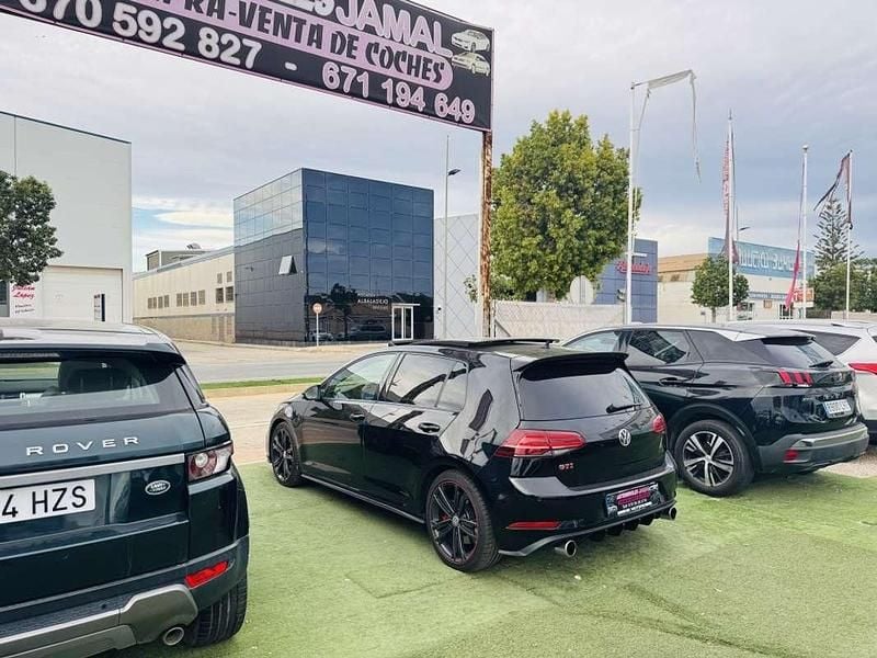 Usado VW Golf VII GTI 245 CV (180 kW) 2018 Negro Utilitario