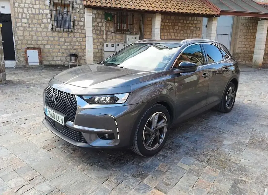 Usado DS Automobiles DS7 Crossback Be Chic 129 CV (94 kW) 2021 Gris SUV