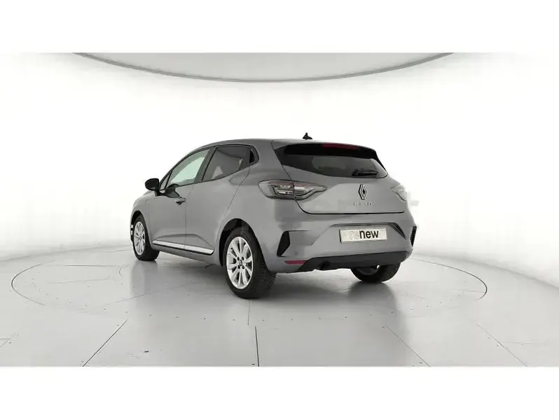 Usado Renault Clio V Evolution 100 CV (73 kW) 2025 Gris / plata Berlina