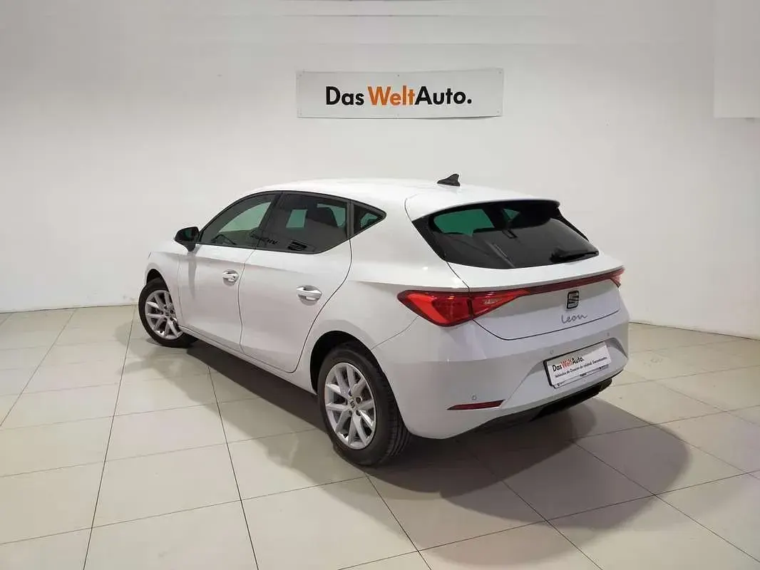 Usado Seat Leon ST FR 116 CV (85 kW) 2025 Blanco Familiar