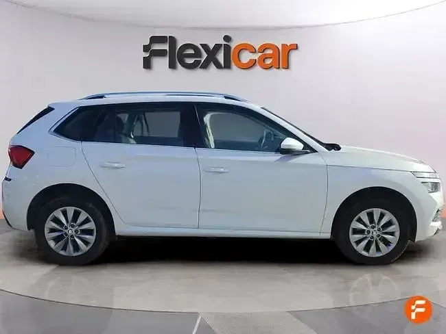 Usado Skoda Kamiq Ambition 110 CV (80 kW) 2021 Blanco SUV