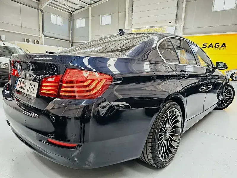 Usado BMW 520 Luxury Line 190 CV (139 kW) 2014 Azul Berlina