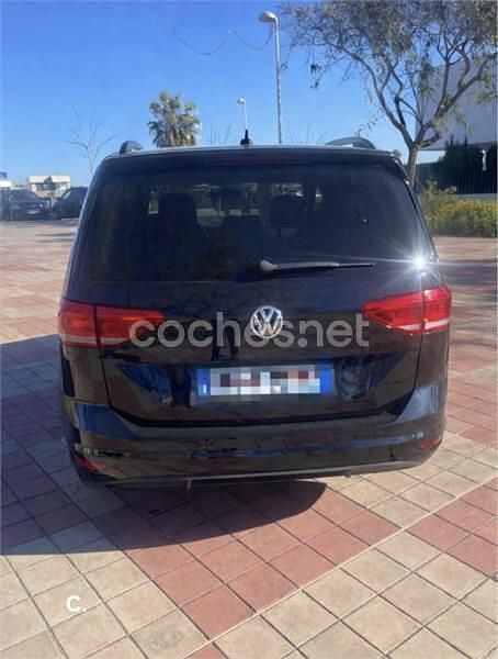 Usado VW Touran Edition 115 CV (84 kW) 2018 Negro Monovolumen