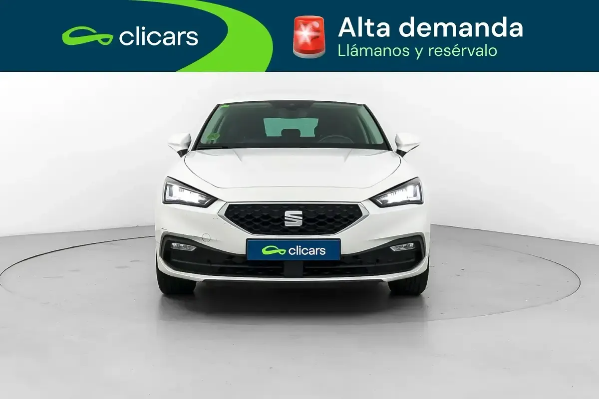 Usado Seat Leon Style 130 CV (95 kW) 2022 Blanco Berlina