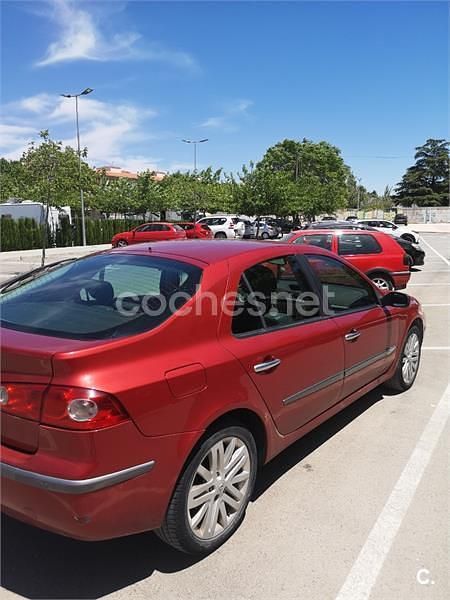 Usado Renault Laguna II Dynamique 120 CV (88 kW) 2005 Rojo Berlina