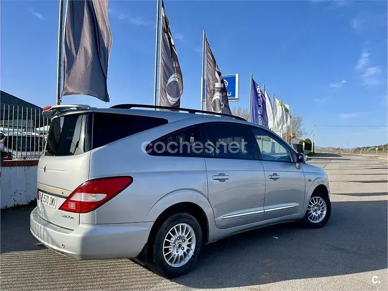 Usado SsangYong Rodius 165 CV (121 kW) 2006 Gris / plata Monovolumen