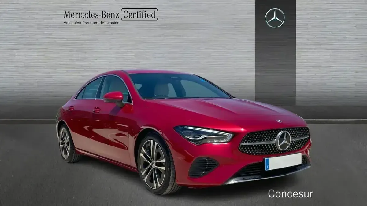 Usado Mercedes CLA200 150 CV (110 kW) 2025 Rojo Berlina