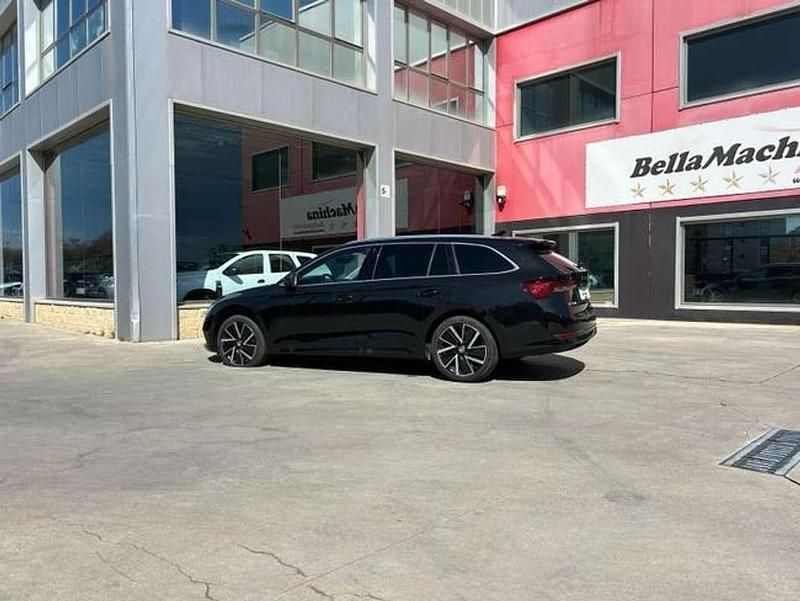 Usado Skoda Octavia Style 150 CV (110 kW) 2020 Negro Familiar