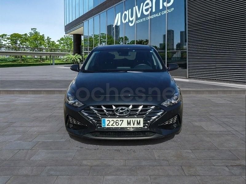 Usado Hyundai i30 100 CV (73 kW) 2024 Gris / plata Berlina