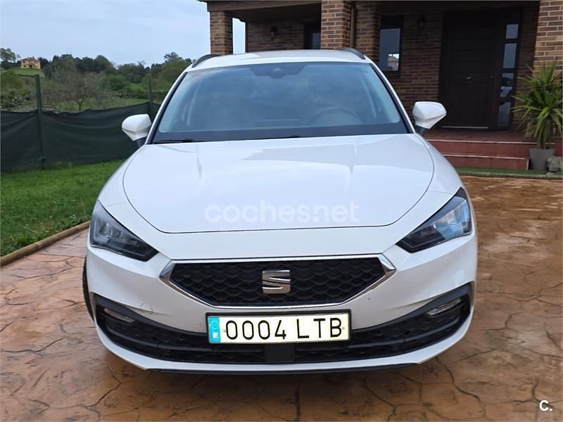Usado Seat Leon Style 115 CV (84 kW) 2021 Blanco Familiar
