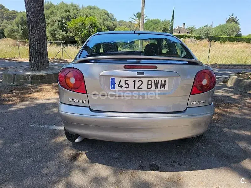 Usado Renault Mégane Coupé Dynamique 110 CV (80 kW) 2002 Gris / plata Coupe