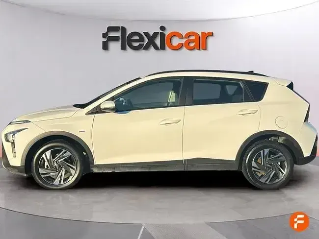 Usado Hyundai Bayon 100 CV (73 kW) 2023 Blanco SUV