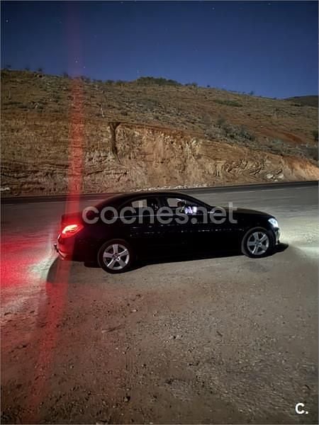 Usado Mercedes C220 170 CV (125 kW) 2014 Azul Familiar