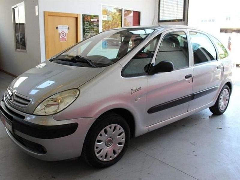 Usado Citroën Xsara Picasso 95 CV (69 kW) 2004 Gris / plata Monovolumen