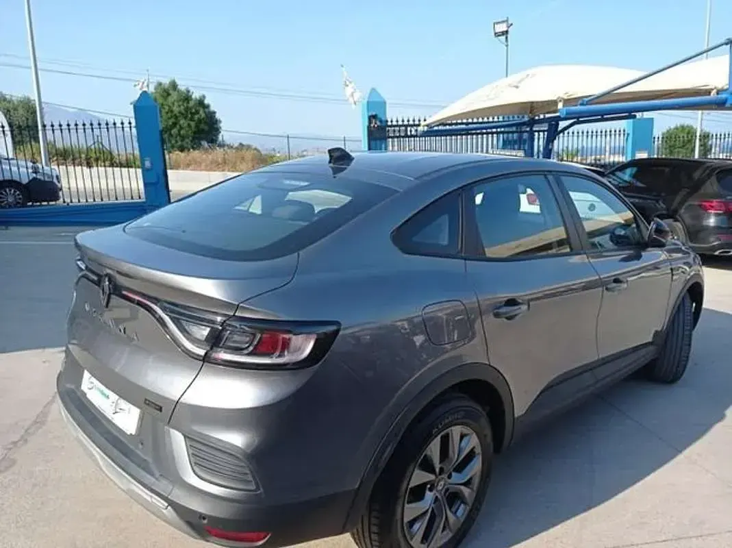 Usado Renault Arkana Techno 143 CV (105 kW) 2025 Gris SUV
