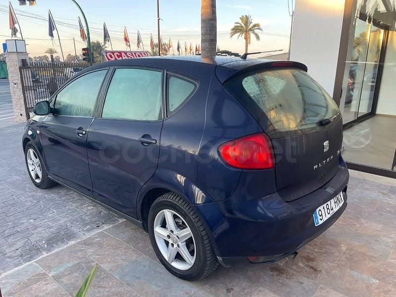 Usado Seat Altea Reference 105 CV (77 kW) 2013 Azul Monovolumen