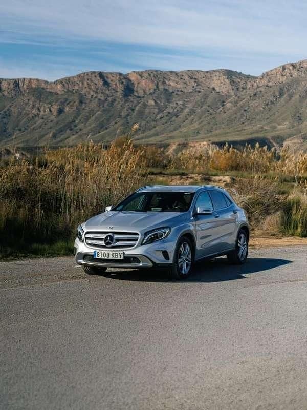 Usado Mercedes GLA200 Urban 136 CV (100 kW) 2017 Gris SUV