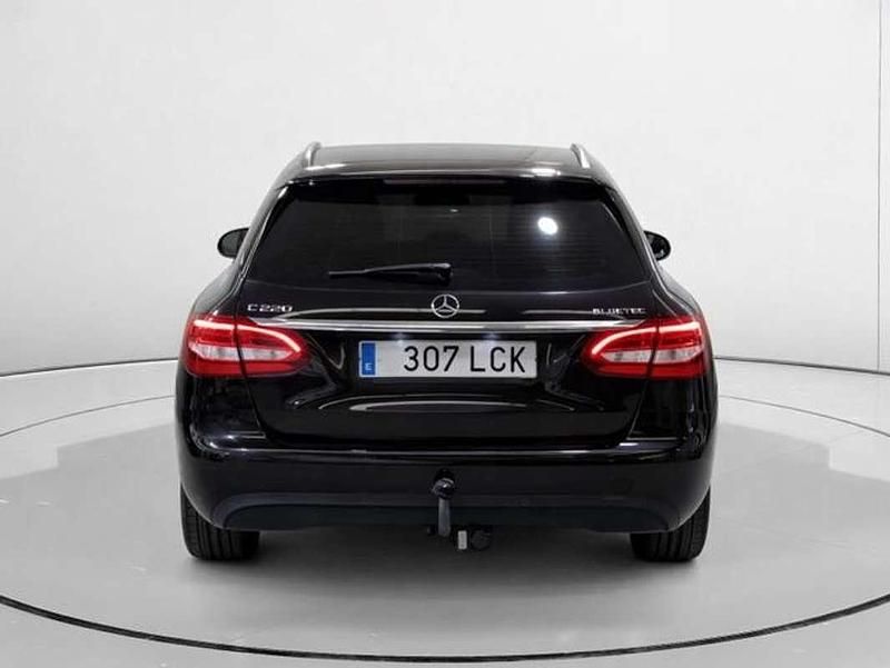 Usado Mercedes C220 170 HP (125 kW) 2015 Preto Carrinha