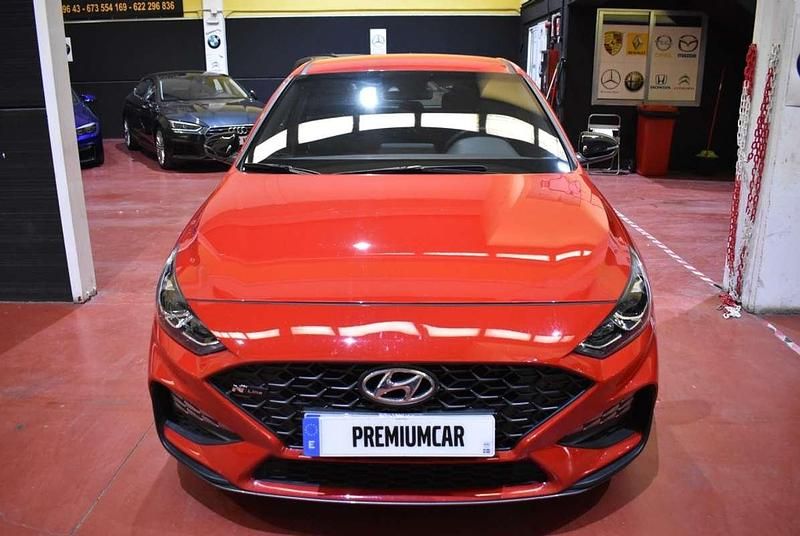 Begagnad Hyundai i30 N Line 120 HK (88 kW) 2023 Röd Halvkombi