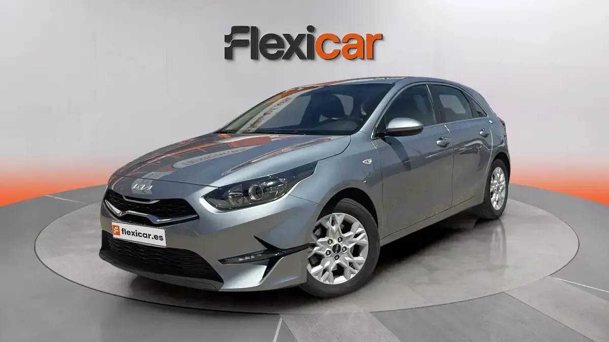 Usado Kia Ceed 136 CV (100 kW) 2023 Gris Utilitario