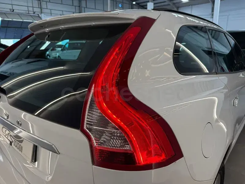 Käytetty Volvo XC60 Momentum 150 HP (110 kW) 2015 Valkoinen Katumaasturi