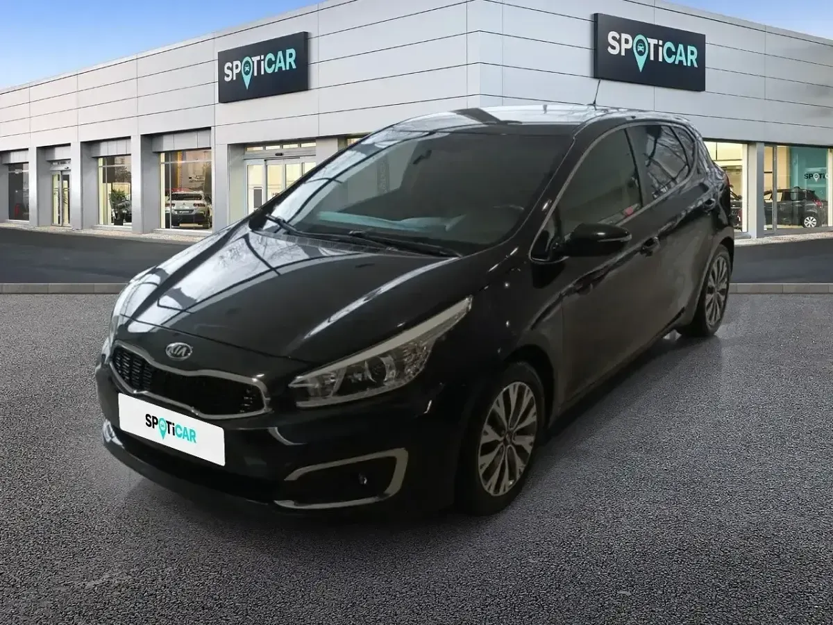Usado Kia Ceed GT 136 HP (100 kW) 2015 Preto Sedan