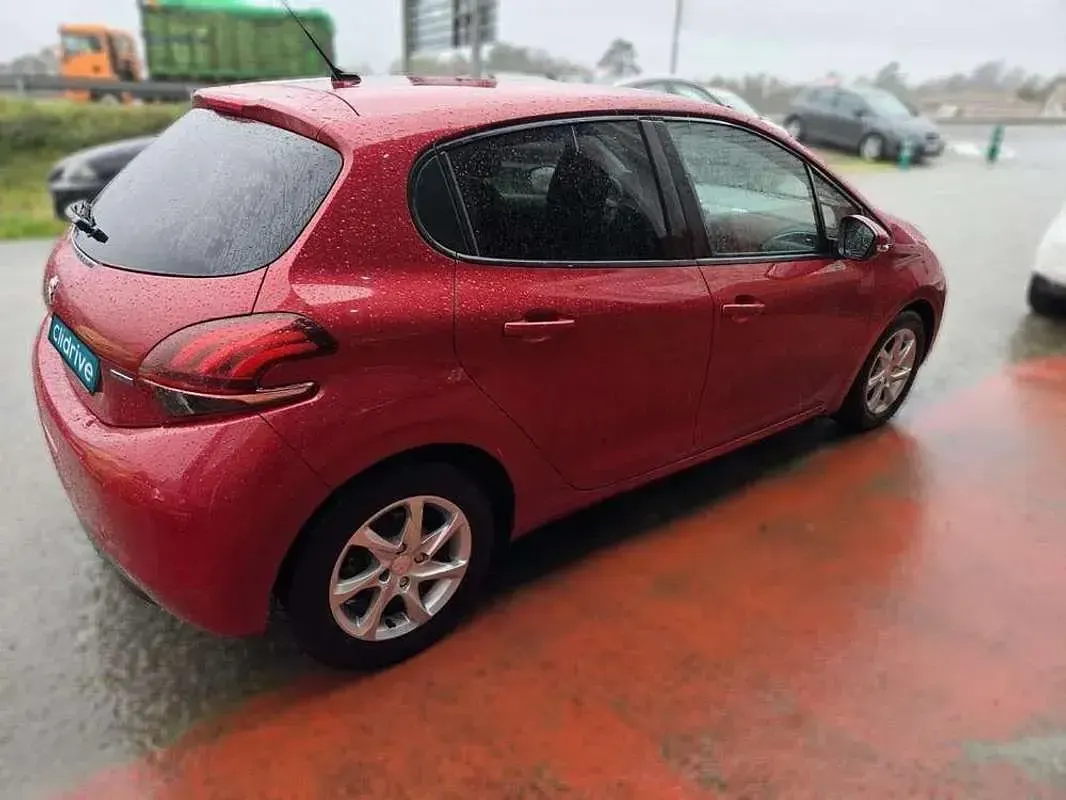 Usado Peugeot 208 Active 99 CV (72 kW) 2015 Burdeos Utilitario