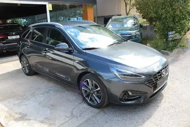Usado Hyundai i30 120 HP (88 kW) 2024 Cinzento Carrinha
